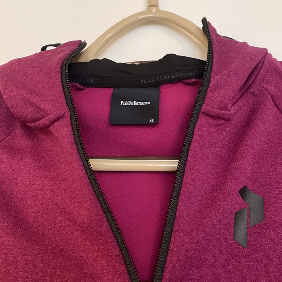 Peak Performance hoodie - Picture 3 of 4